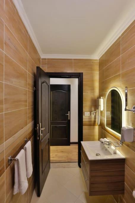Parkside Boutique 3 Bbr Serviced Apartment - Ocean Blue - Near Airport Káhira Exteriér fotografie